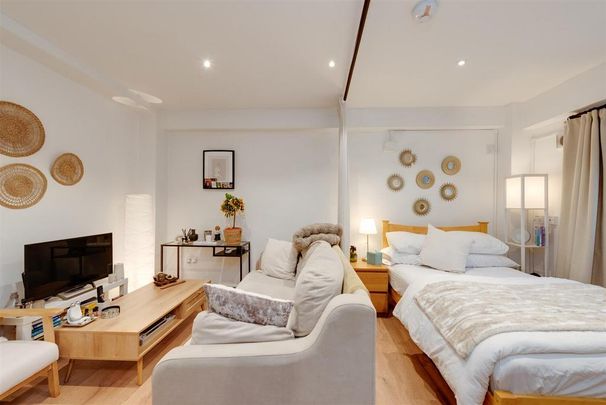 Studio to rent - Photo 1