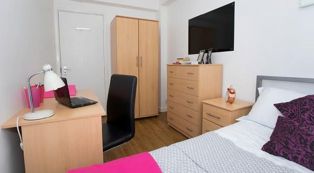1 bedroom in a house share to rent - Photo 1