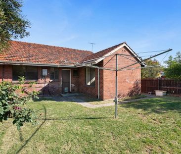 51 Dunstan Parade, Port Melbourne VIC 3207 - House For Rent | Domain - Photo 2