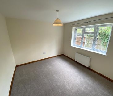 2 bedroom detached bungalow to rent - Photo 3