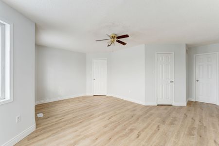 For Lease - 20 Felt Crescent, Barrie, Ontario - Photo 5