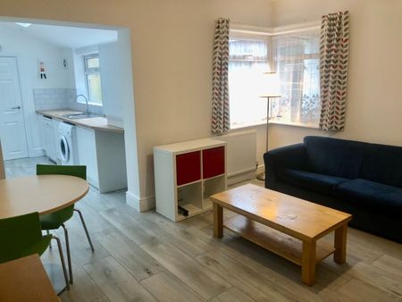 6 Bed Terraced House, Osmaston Street, NG7 - Photo 3