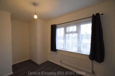 3 bedroom end of terrace house to rent - Photo 2