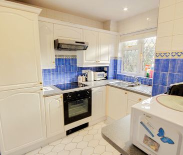 Windmill Platt, Handcross, RH17 - Photo 3