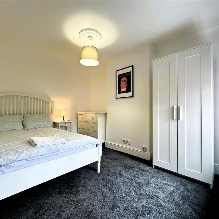 4 bedroom terraced house to rent - Photo 1
