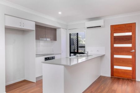 Four Bedroom Townhouse in sort after Mango Hill complex - Photo 4