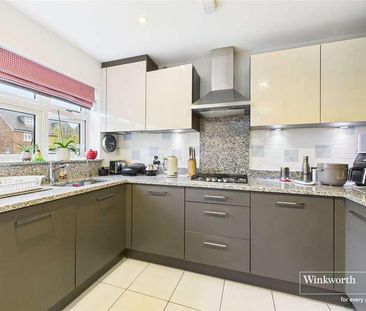 Freshers Grove, Earley, Reading, Berkshire, RG6 - Photo 5