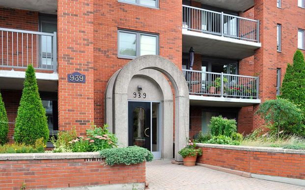 939 North River Rd - Photo 1