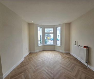 4 Bed Semi-Detached House, Mitcham Road, CR0 - Photo 5
