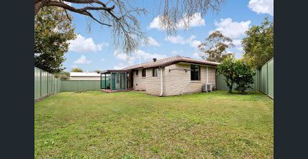Three bedroom house, 1.5 Bathrooms, Tandem Garage and Carport - Photo 2