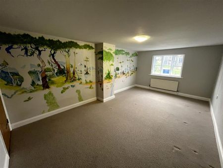 4 bedroom detached house to rent - Photo 3