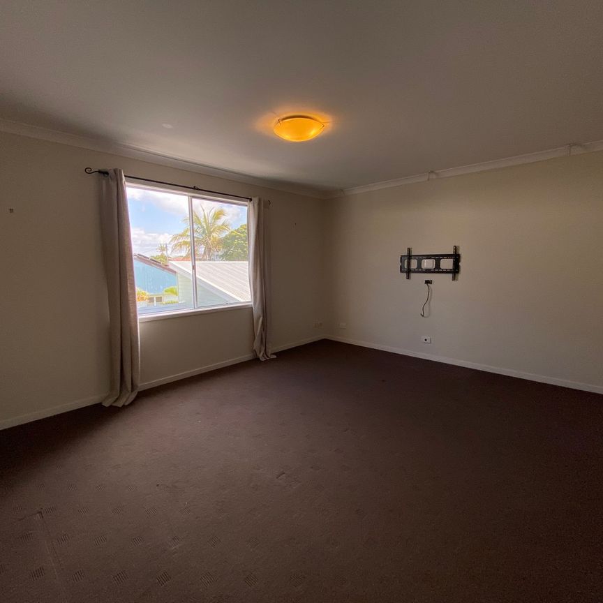 5 Month Lease Only - Modern Family Home + Pool! - Photo 1