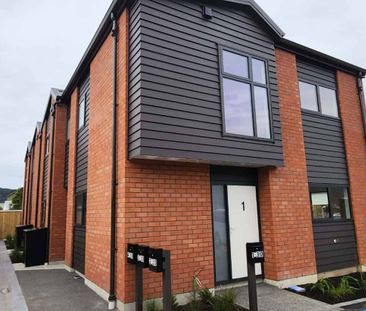 Silverstream Living - Photo 1