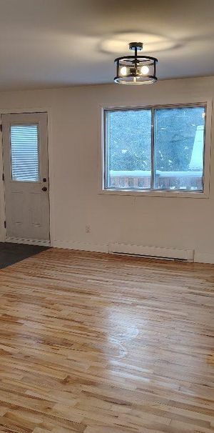 4 1/2 tout rénové à st sauveur - Photo 1