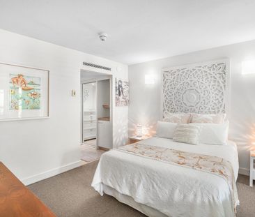 Corner coastal retreat – Furnished apartment moments from the beach - Photo 5