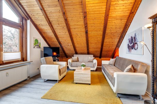 Light-flooded attic apartment in quiet area for rent - Foto 1