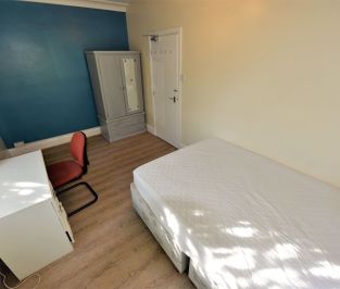 1 bedroom House in Otley Road Bed), Leeds - Photo 1