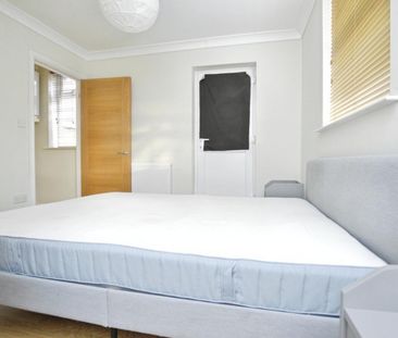 1 bedroom Flat To Let - Photo 1