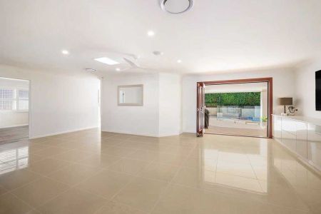 LEASED BY STEPH WHITCROFT - Photo 3