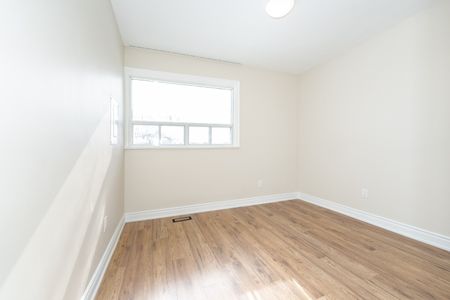 For Lease - 10 Sealcove Drive, Toronto, Ontario - Photo 4