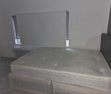 Humes Avenue, London W7 - Photo 2