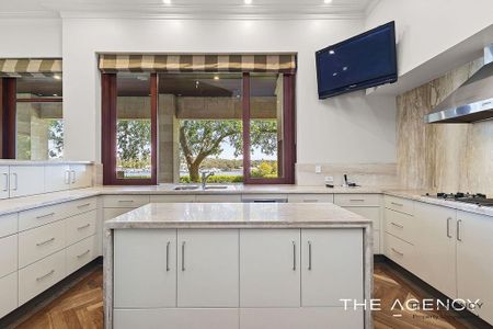 Riverside Luxury with Panoramic Swan River Views in Prestigious Mosman Park - Photo 2