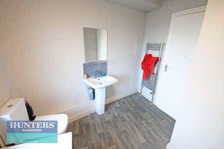 1 bedroom Flat To Let - Photo 2
