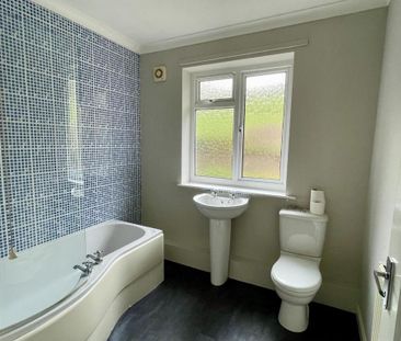 3 bedroom detached bungalow to rent - Photo 6