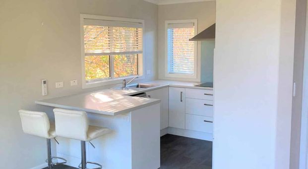 Riverhead Beauty - Photo 1