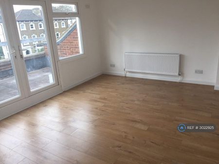 1 bedroom flat to rent - Photo 2