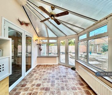 3 bedroom detached house to rent - Photo 3