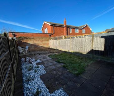 2 bedroom Mid Terraced House to let - Photo 5