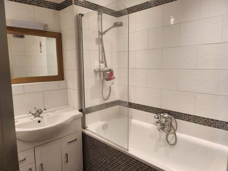 Room in a Shared House, Strawberry Terrace, N10 - Photo 5