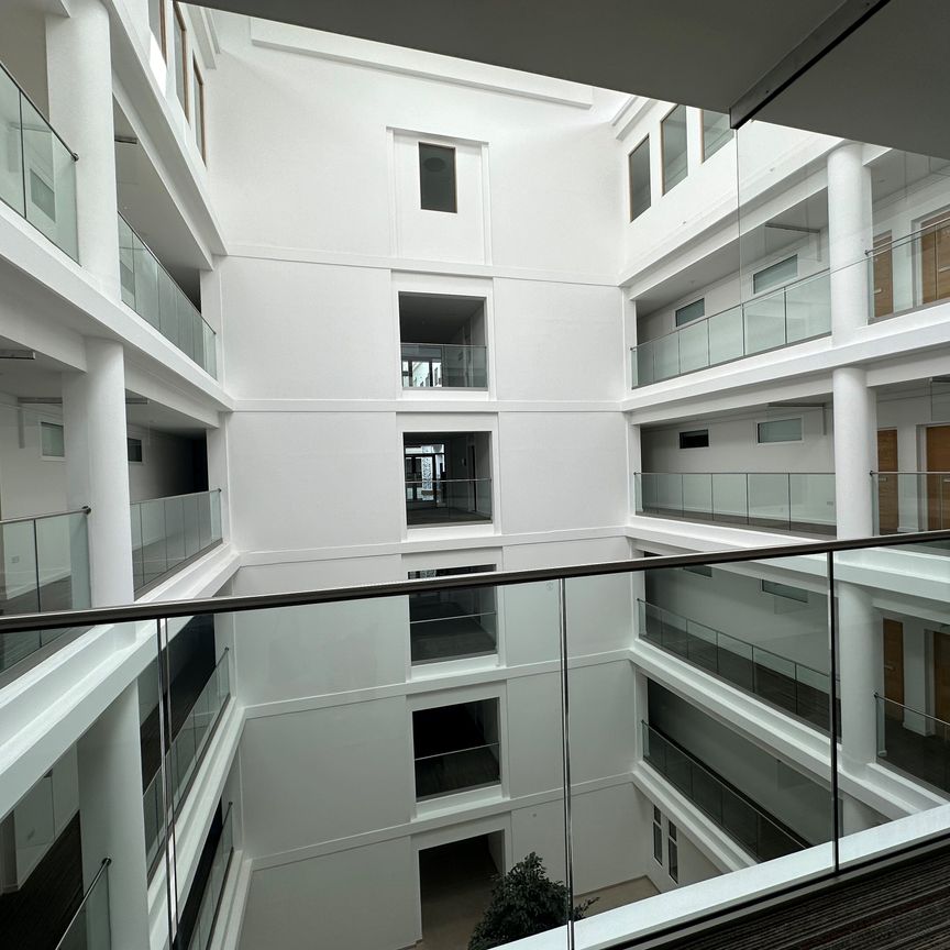 Edinburgh Gate, Harlow - Photo 1