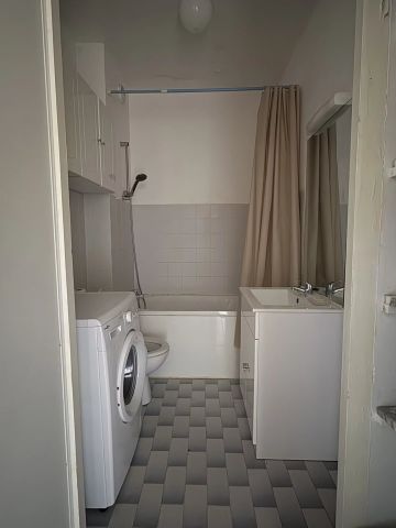 Location Appartement 1 pièce 30m² MARSEILLE 8ème - Photo 2