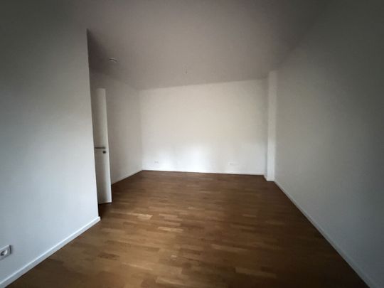 Großzügig geschnittene Familienwohnung mit Terrasse und Balkon ***EBK***GästeWC mit Dusche*** - Foto 1