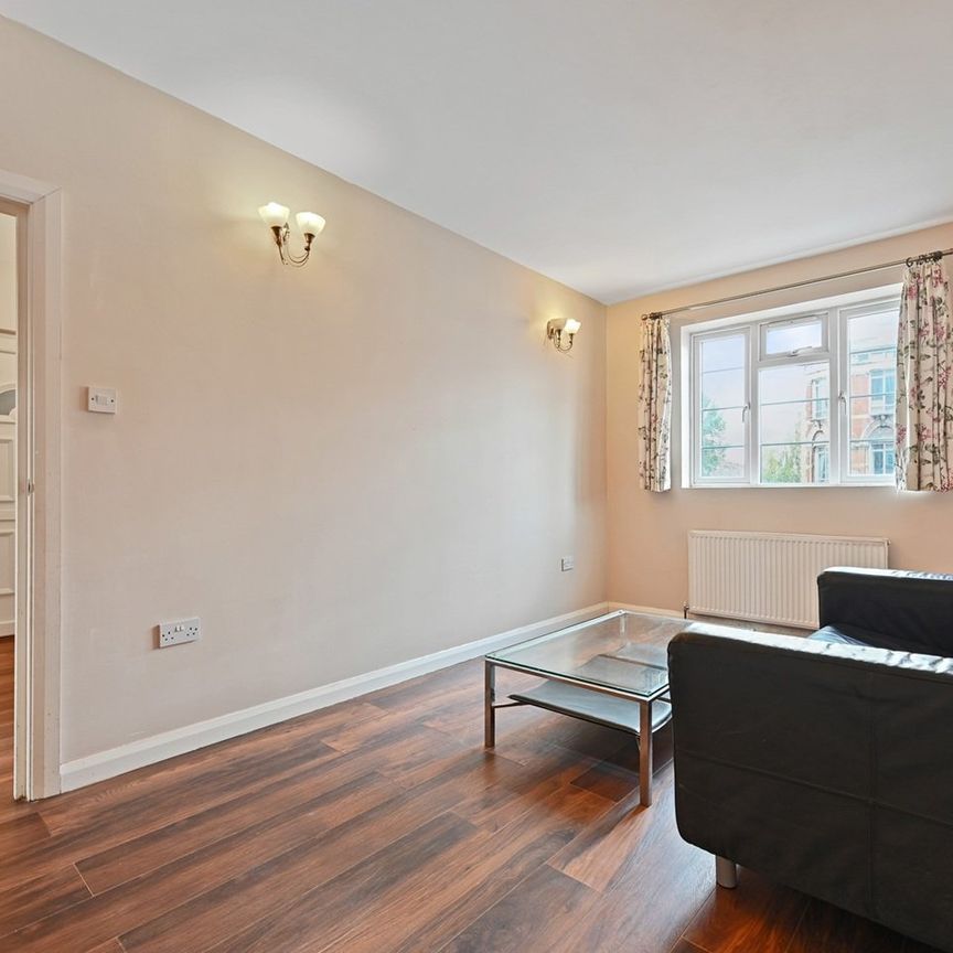 2 Bed Flat, Hanover Court, W12 - Photo 1