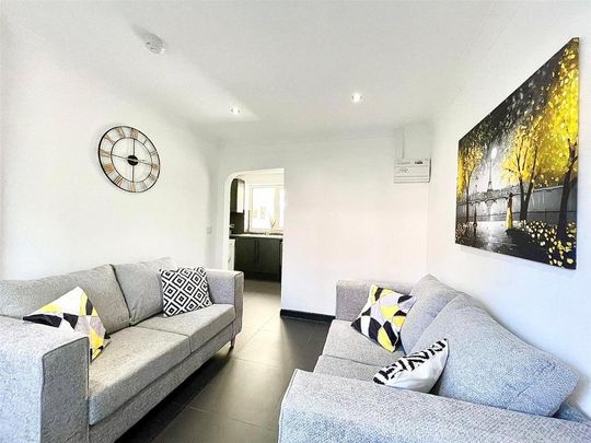 5 bedroom end of terrace house to rent - Photo 1
