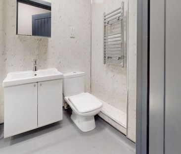 1 bedroom in a house share to rent - Photo 5