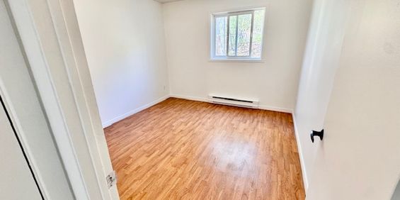 SUPERBE 4 1/2 PISCINES , GYM - A VOIR! - Photo 3