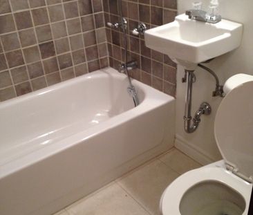 3 1/2 DEVANT METRO (LIGNE BLEUE) - Photo 1