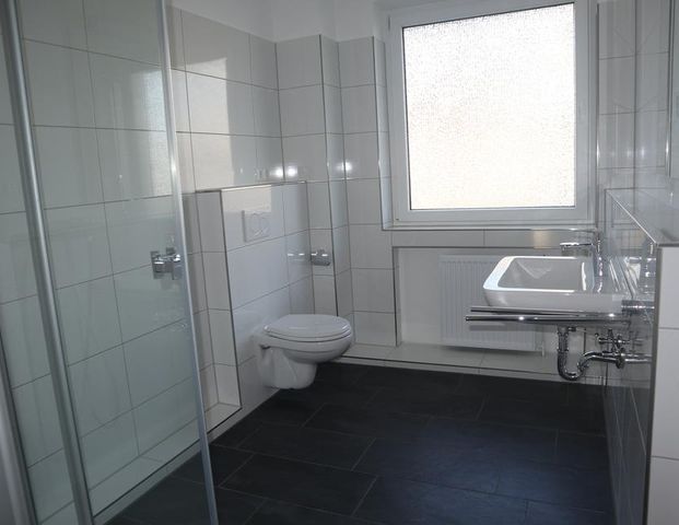 Helle 3-Zimmer-Obergeschosswohnung in zentraler Lage! - Photo 1