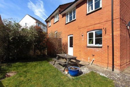 3 bedroom semi-detached house to rent - Photo 4