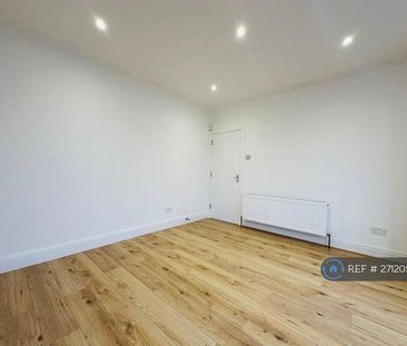 4 bedroom detached house to rent - Photo 6