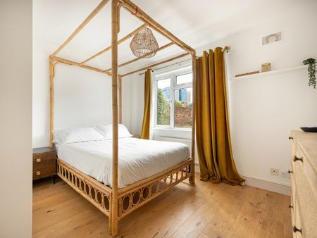 5 Bed Terraced House, Regal Close, E1 - Photo 3