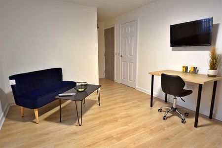 Room 9 - Photo 2