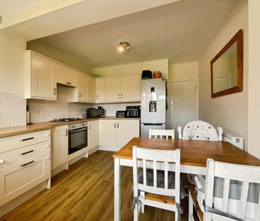 2 bedroom Semi-Detached Bungalow to let - Photo 5