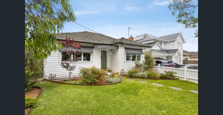 Charming family home - Photo 2