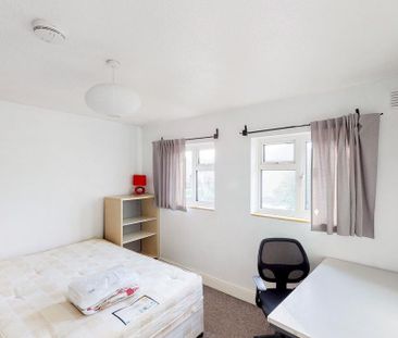 4 bedroom flat to rent - Photo 4