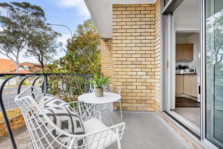 Renovated One Bedroom Apartment - Photo 3